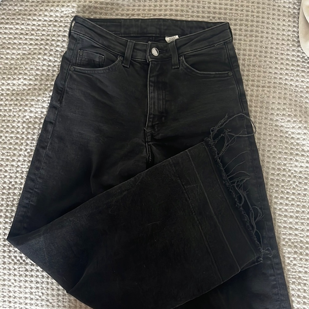 H&M cropped distressed Denim jeans!!